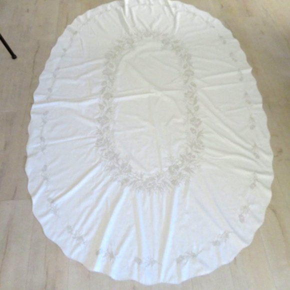 Vintage Large Oval Fabric Tablecloth Beige Floral Hand Cross-stitch Embroidery - Picture 3 of 7